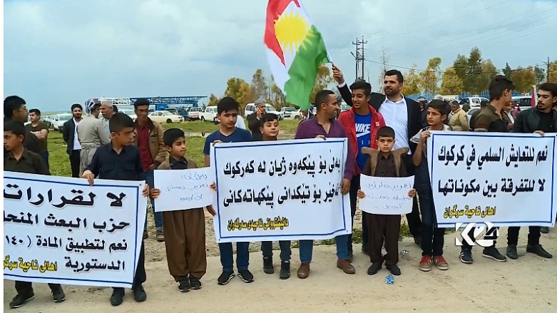 Gundî yên sinûrê Sergerran li dijî bi erebkirina devera wan xwenîşandan kirin